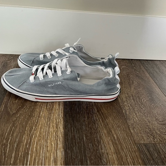 NEW TOMMY HILFIGER Odesi Lace-Up Sneakers, Blue Gray (Size 9.5 M) Nwot ! - Picture 2 of 11